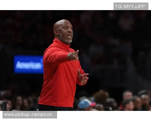 比卢普斯场下表现获高分评价小杨认为他值得8到9分